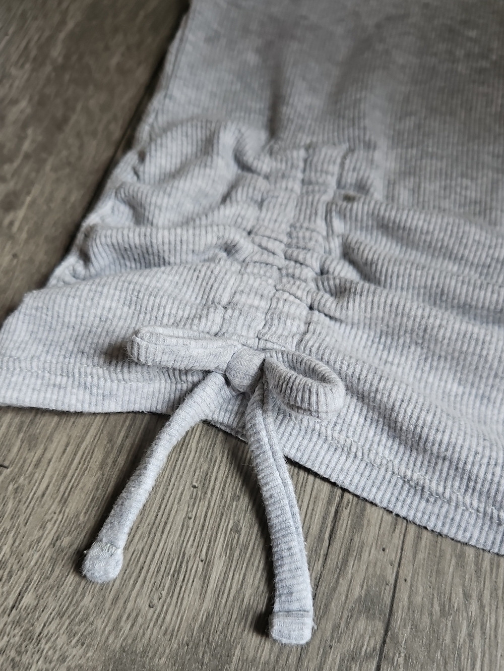 3/$6 Abercrombie Kids Cinch Detail Short Sleeve Ribbed Shirt Size 9/10 Gray - Picture 3 of 6